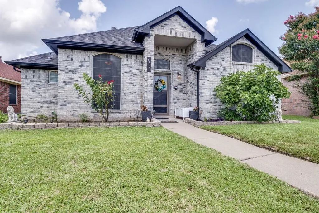 2704 Clearwater Drive, Mesquite