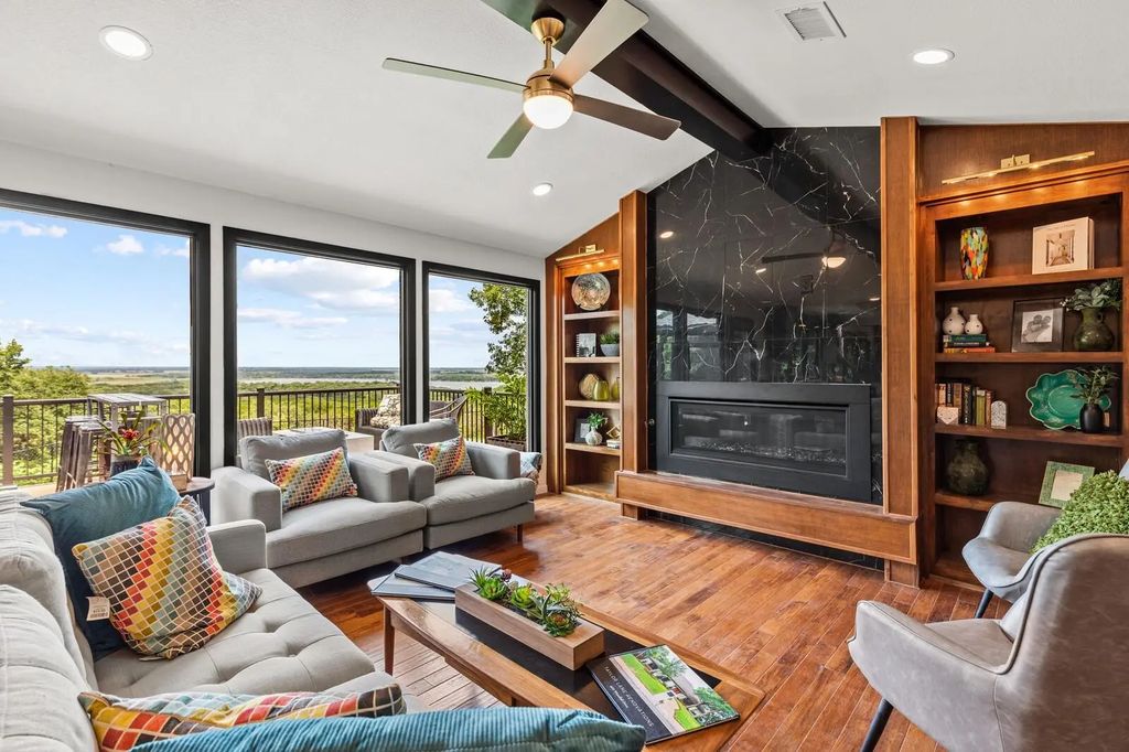916 Wooded Crest Drive, Woodway