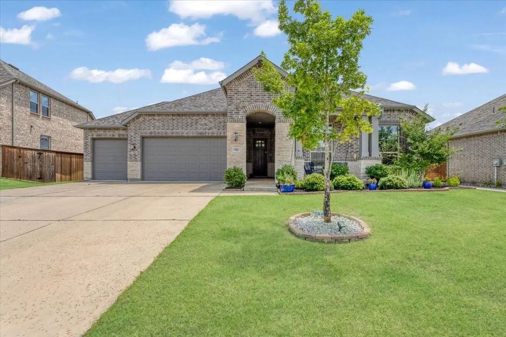 3806 Deer Point Drive, Denison