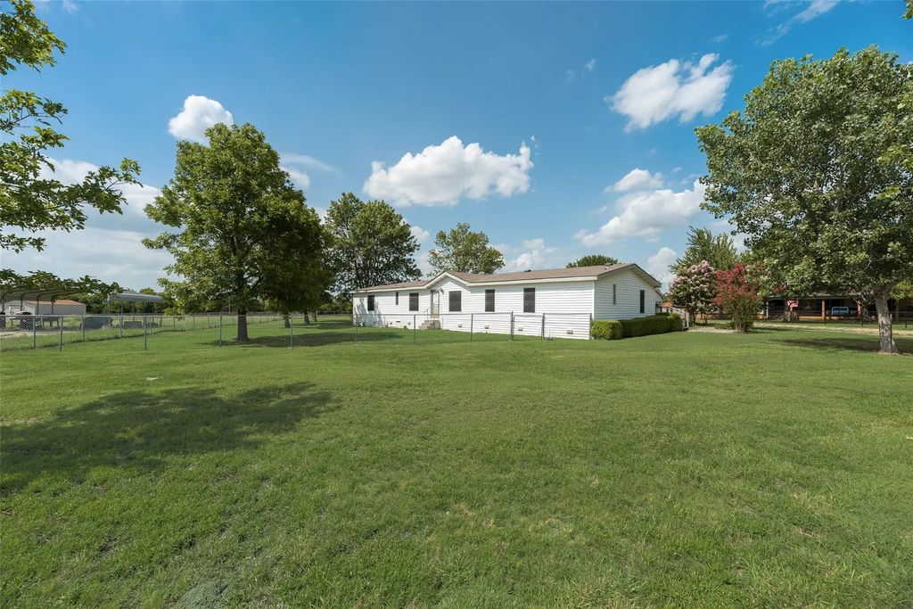 5694 Hillcrest Drive, Farmersville