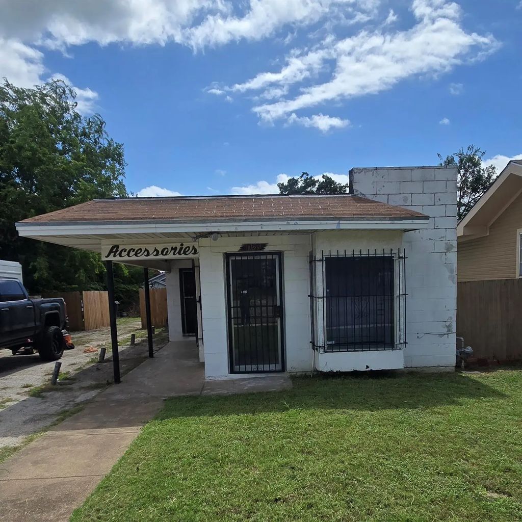 1325 S Riverside Drive, Fort Worth