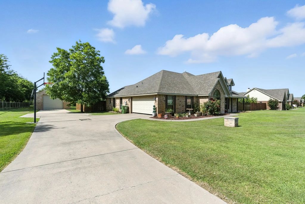 153 Star Point Lane, Weatherford