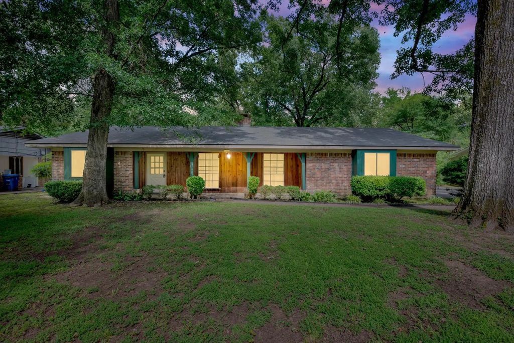 3053 Pines Road, Shreveport