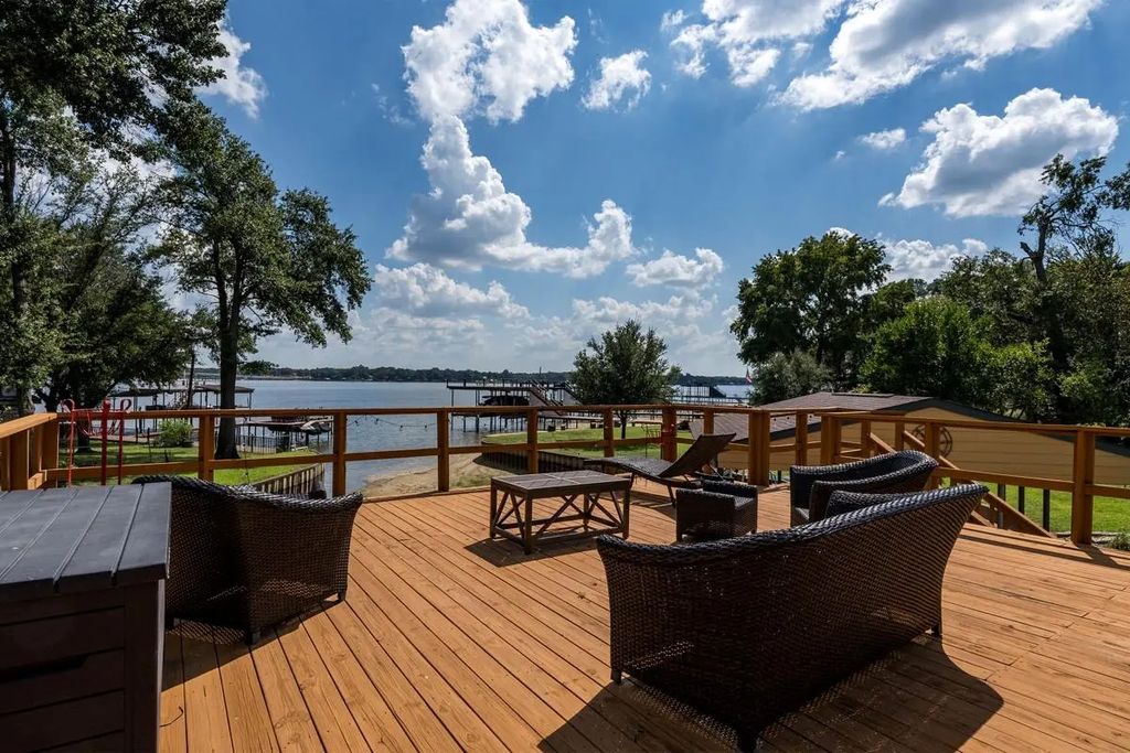 301 Lake Front Drive, Mabank