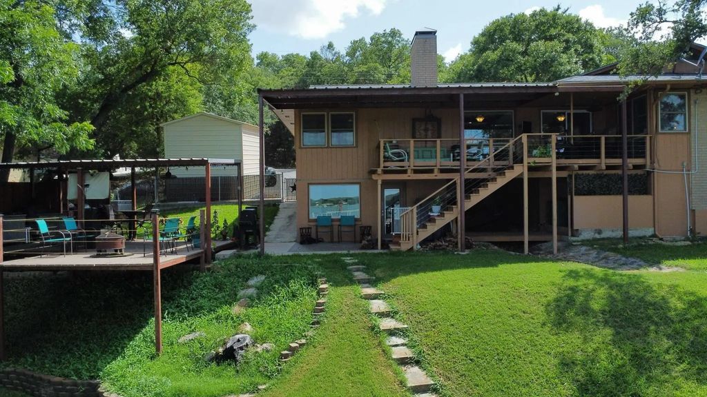 450 Lakeside Drive, Brownwood