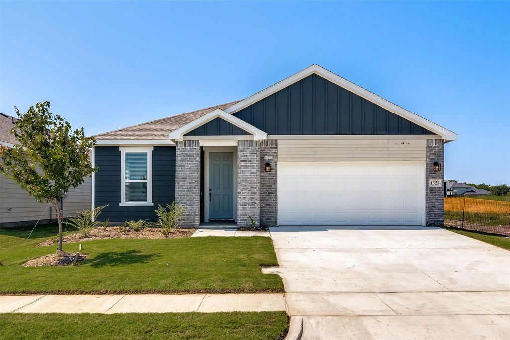1525 Newsted Drive, Seagoville