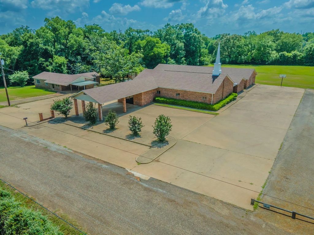 139 An County Road 389, Palestine