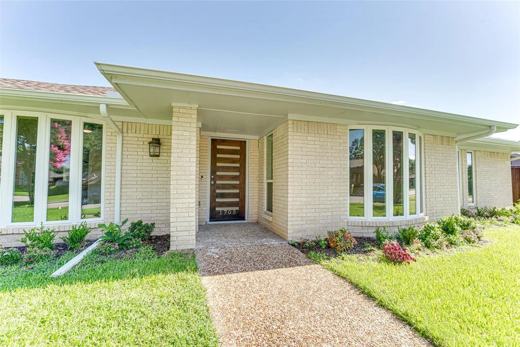 1705 Cross Bend Road, Plano