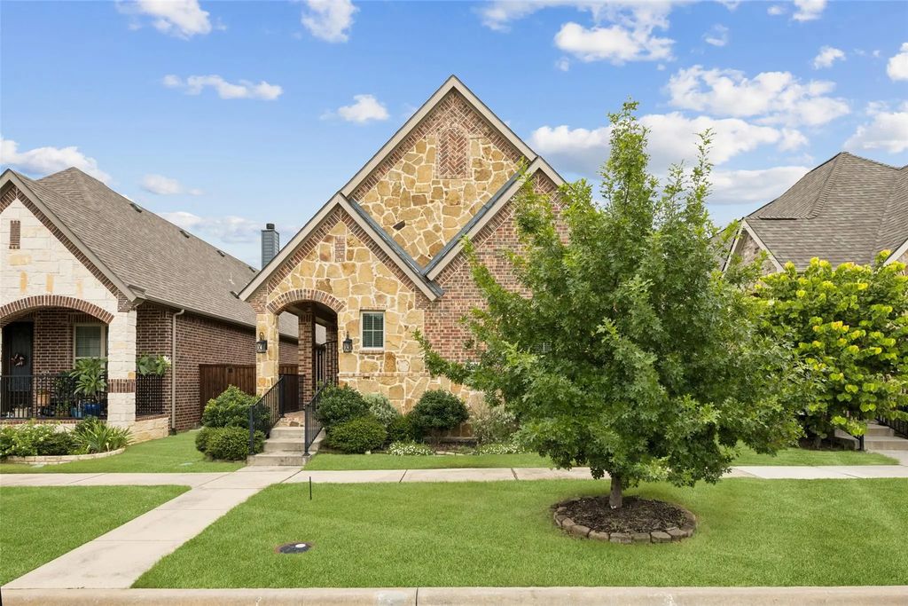 8668 Barlow Drive, Frisco