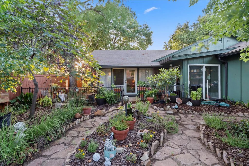 222 Elmwood Drive, Garland