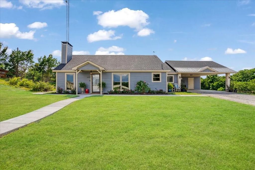 1699 N Fm 2729, Tom Bean