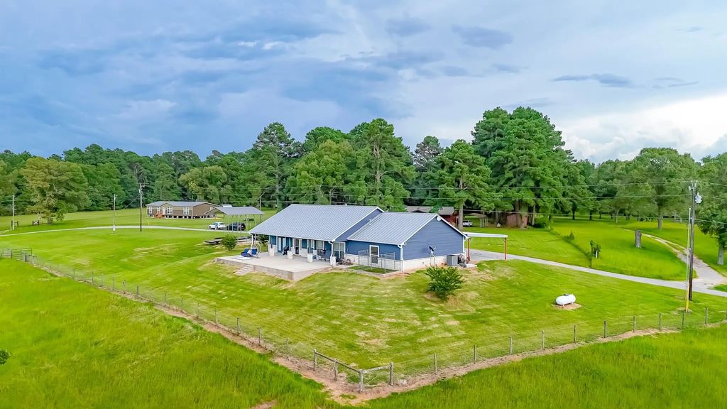 3854 Private Road 1120 Road, Leona