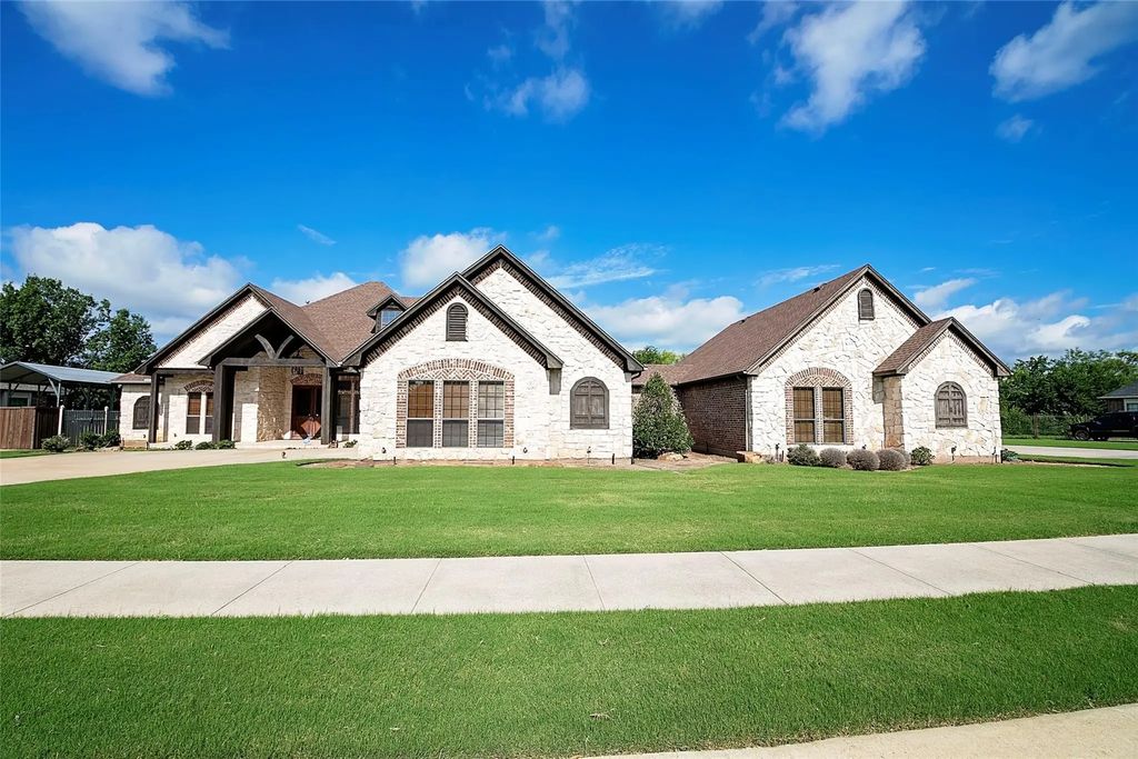 1702 High Point Drive, Pilot Point