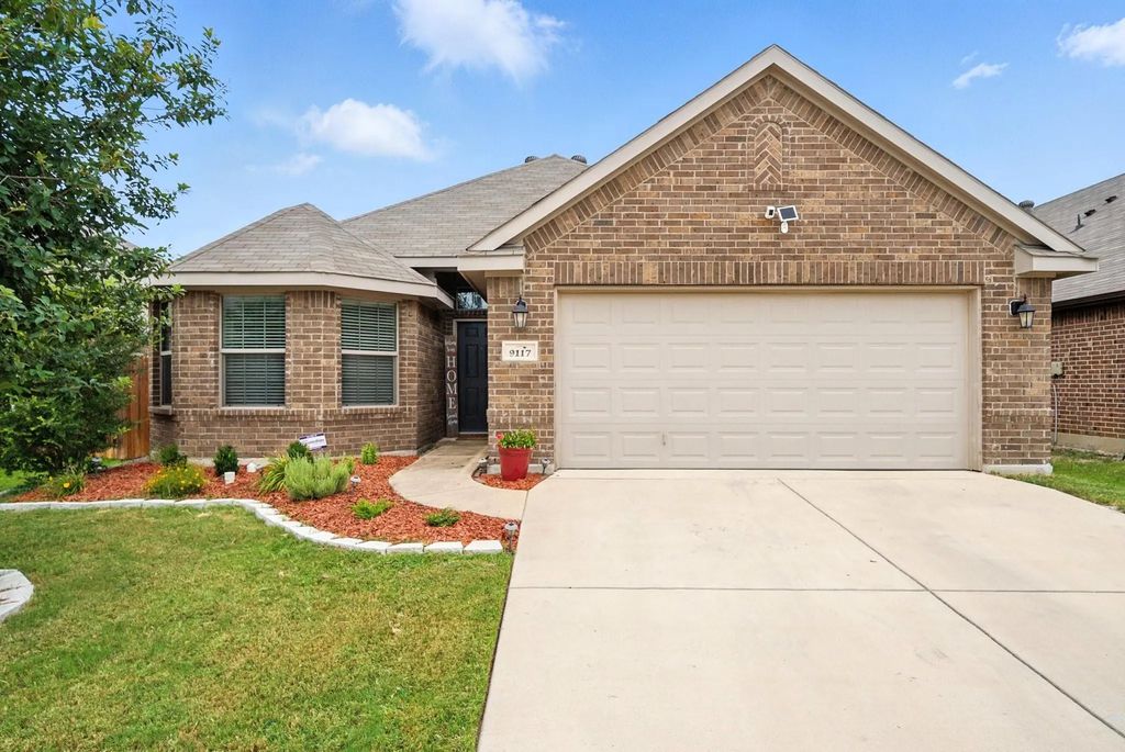 9117 Blakely Drive, Fort Worth