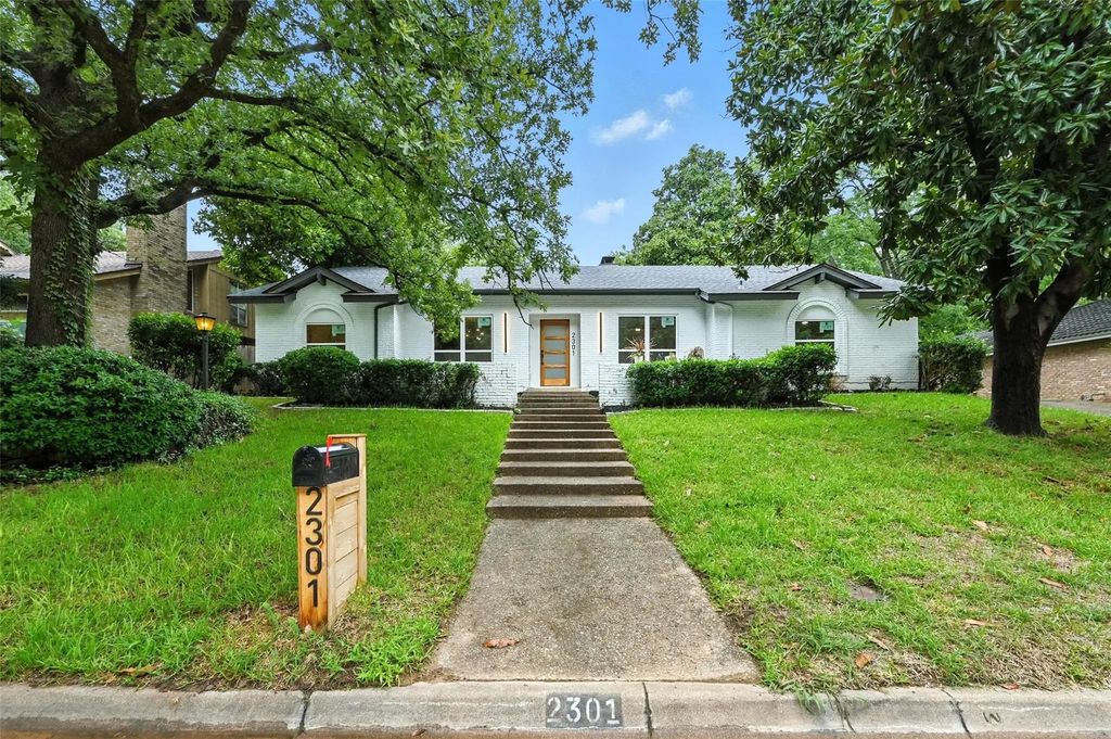 2301 Wood Cliff Court, Arlington