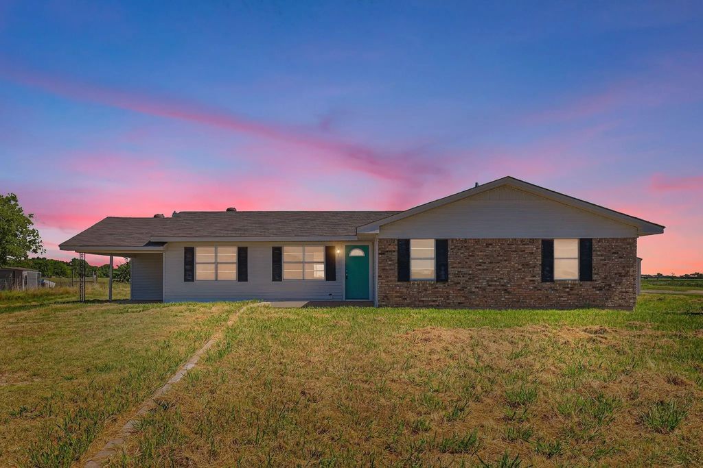 6442 County Road 4611, Commerce