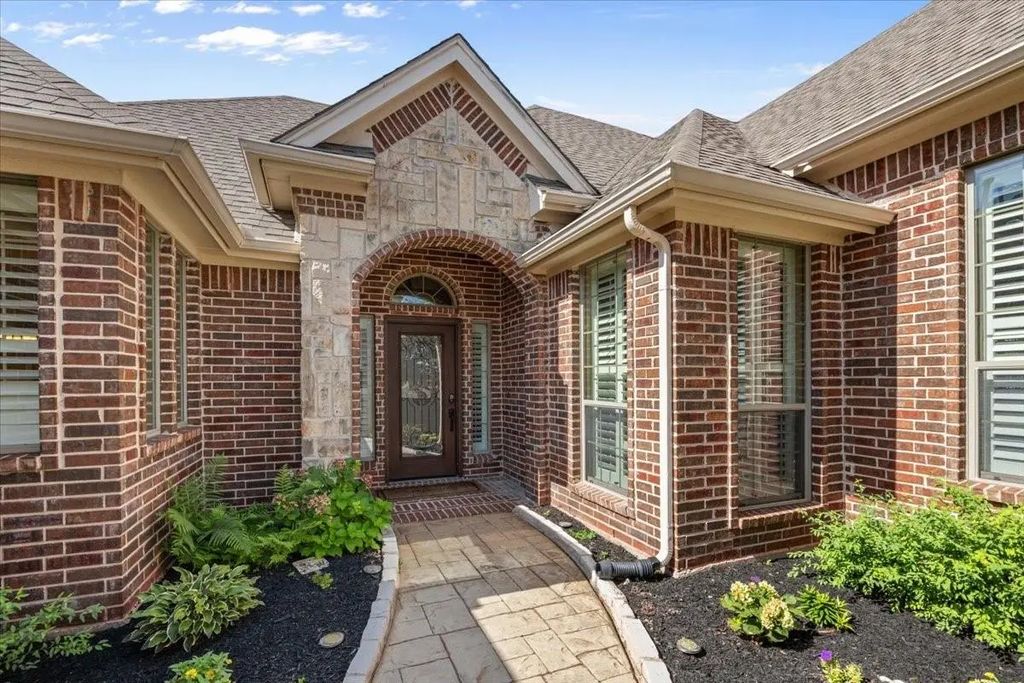 4932 Ridge Circle, Benbrook