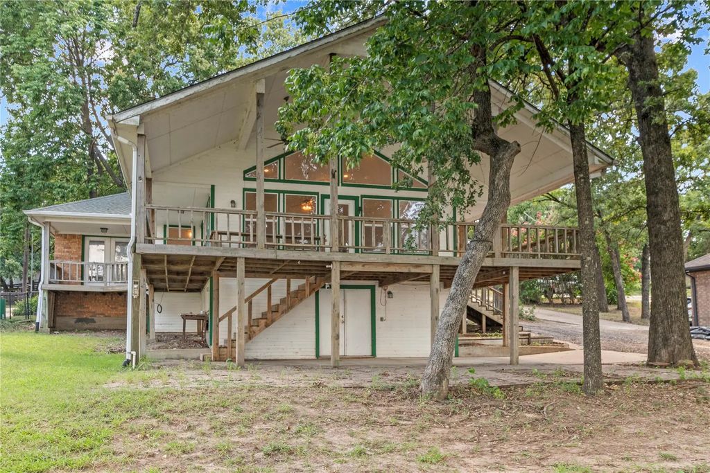 832 Oak Landing Circle, Kemp