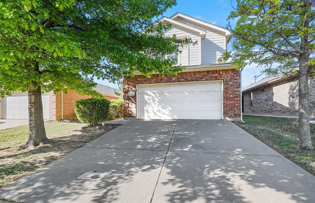 2728 Mountain Lion Drive, Fort Worth