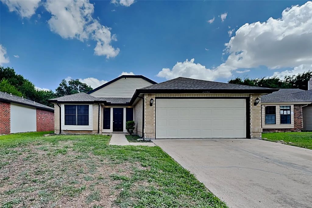 4224 Staghorn Circle N, Fort Worth