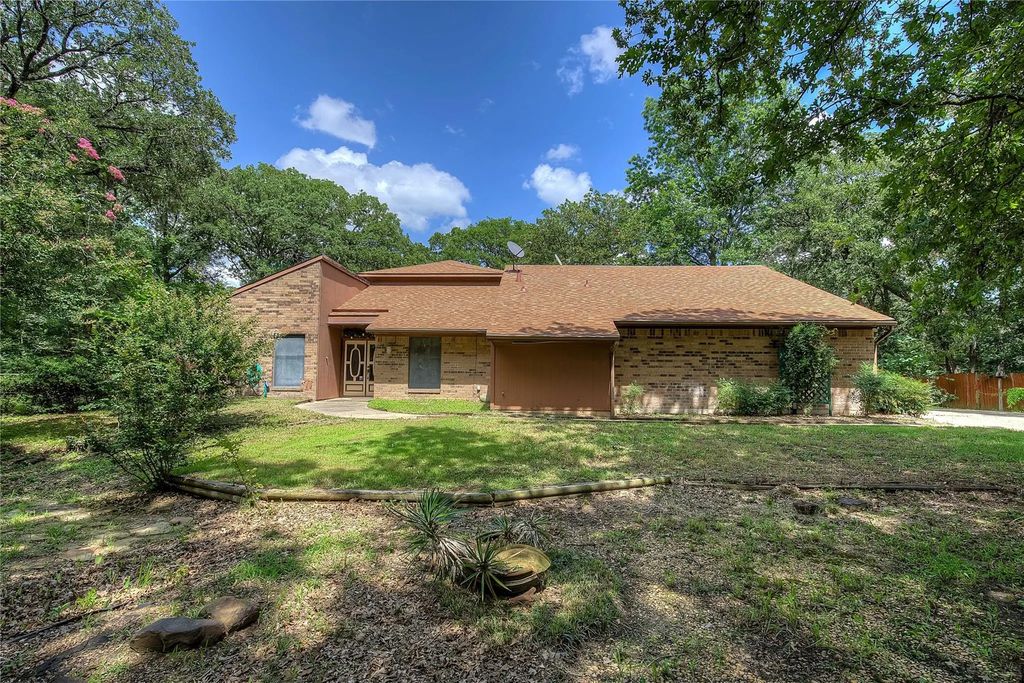 500 County Road 3324, Greenville
