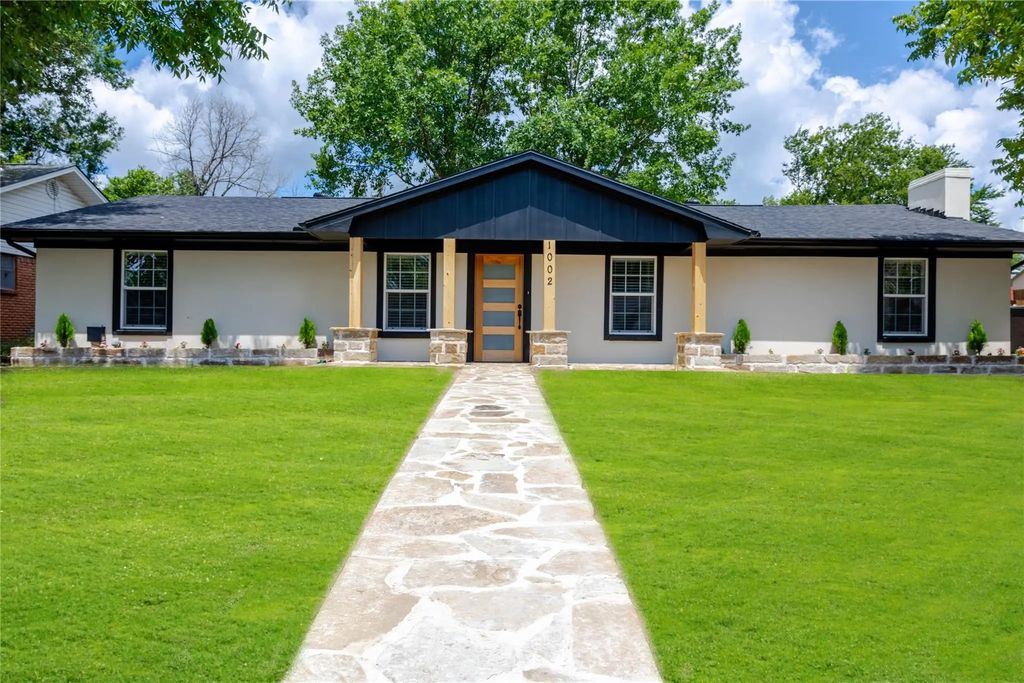 1002 Royal Drive, Kaufman