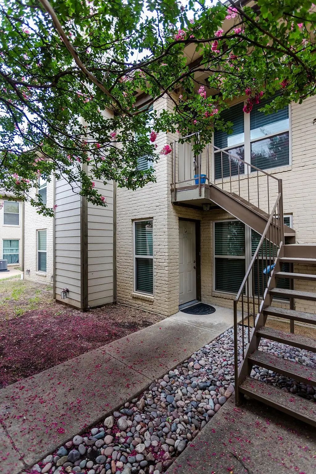 10650 Steppington Drive 120, Dallas