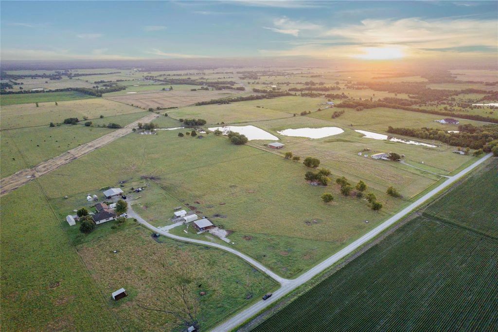 2546 County Road 4720, Wolfe City