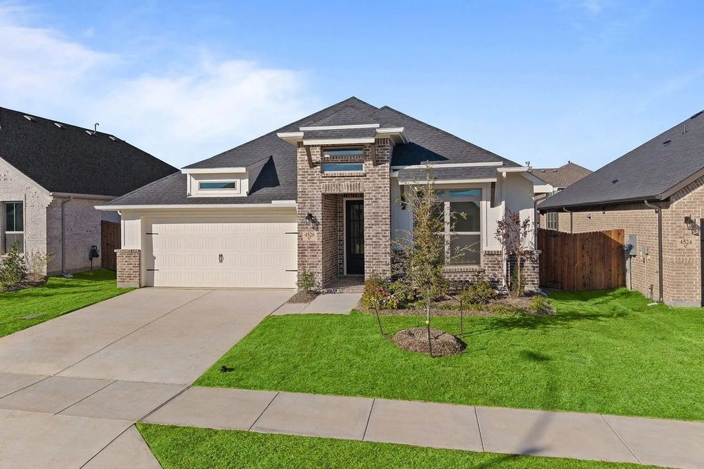 4528 S Brentfield Drive, Fort Worth