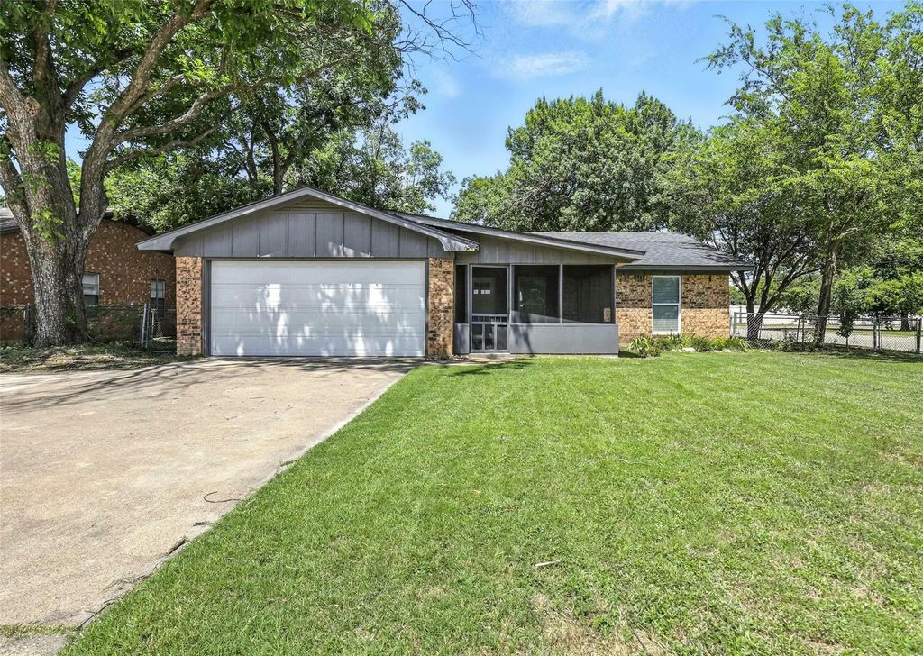 800 Madison Street, Cleburne