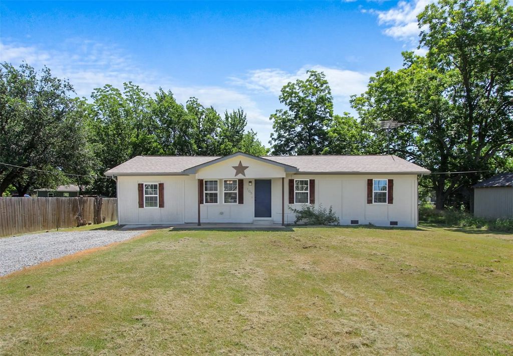 105 S 7th Street, Celeste