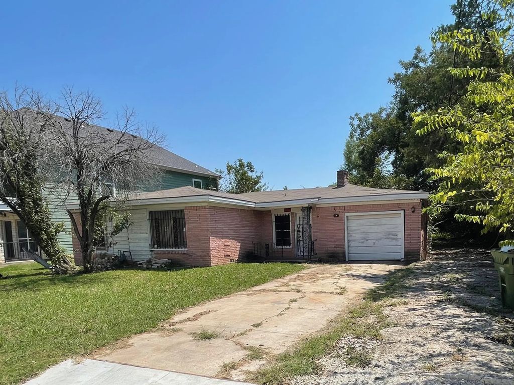 1708 James Avenue, Waco