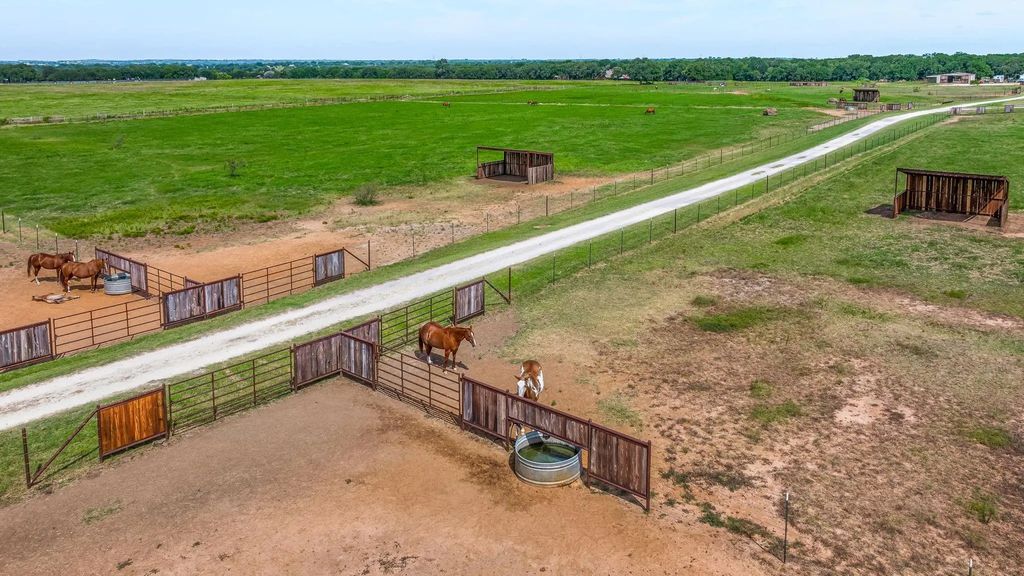 3310 Coy Lane, Granbury