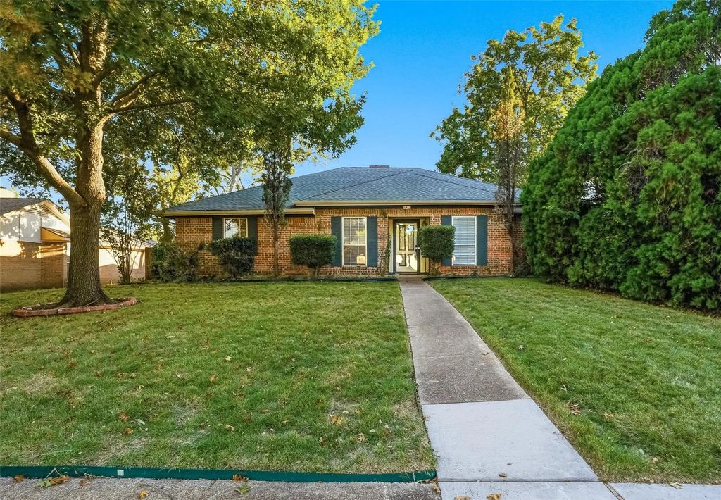 1412 Woodcreek Drive, Richardson