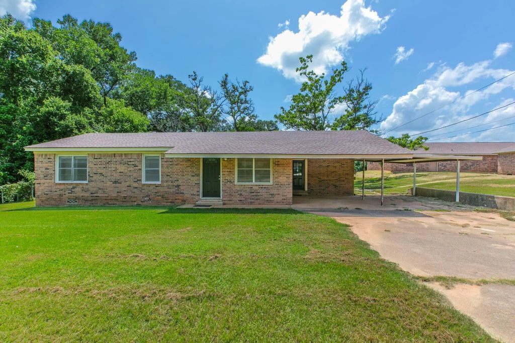 139 Anderson County Road 389, Palestine