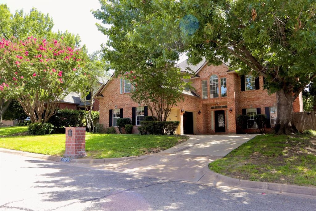 7404 Lands End Drive, Arlington