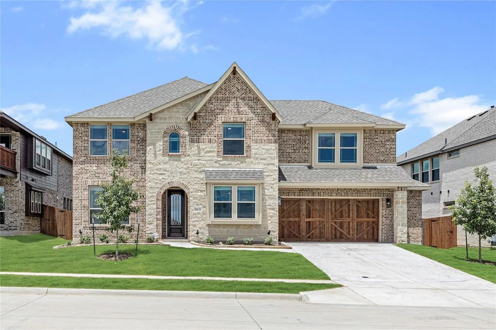 913 Cannes Drive, Red Oak