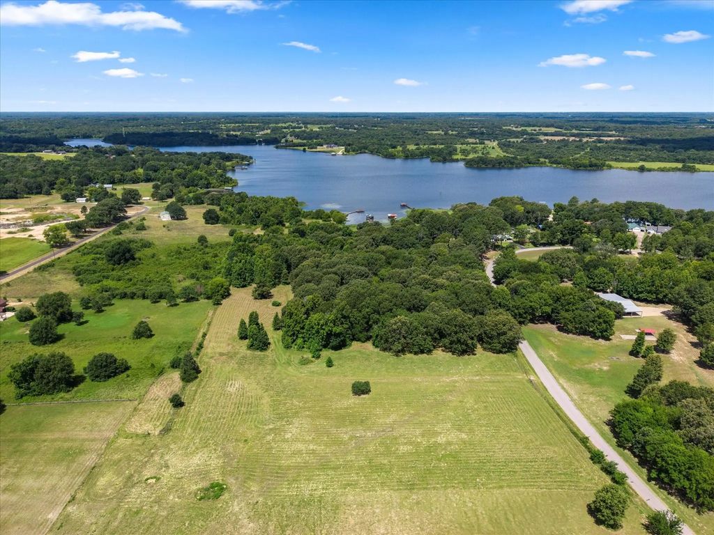 2440 County Road 1570, Alba