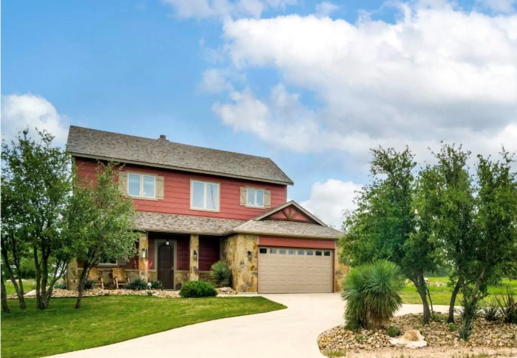 1025 Laredo, Graford