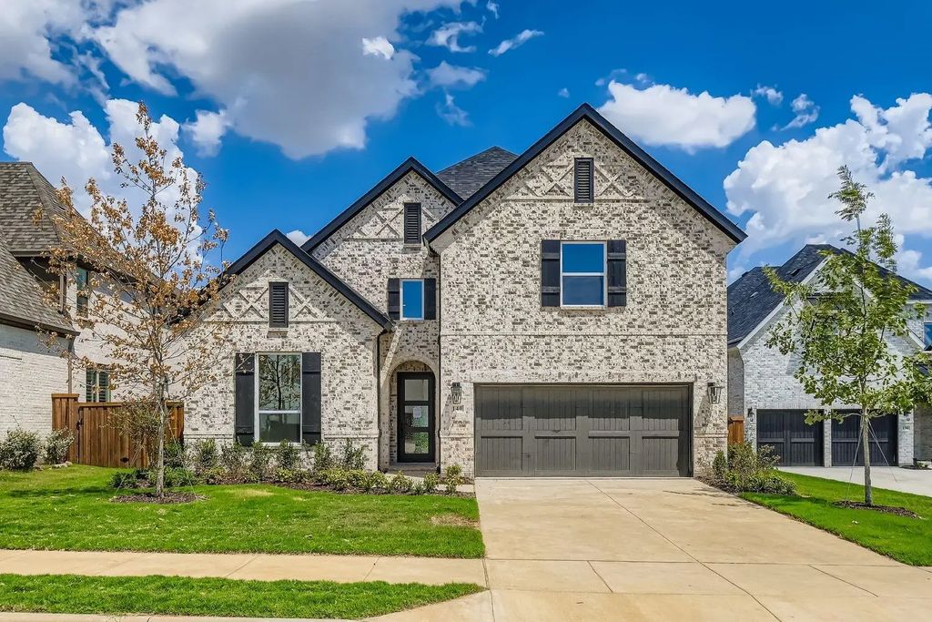 140 Honey Locust Drive, Prosper