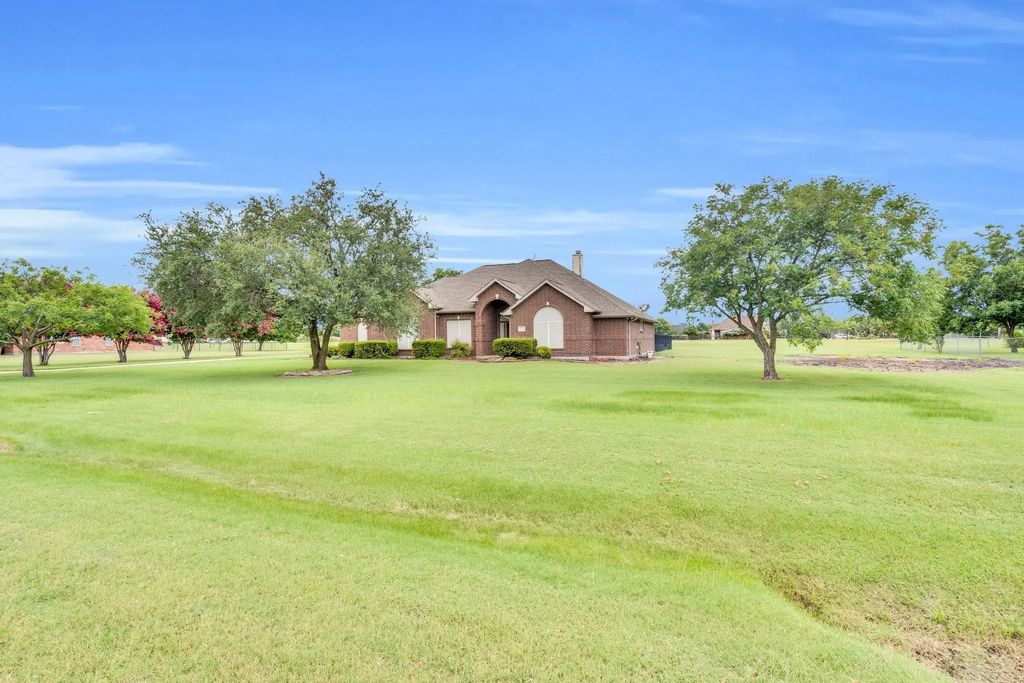 104 Watauga Drive, Waxahachie