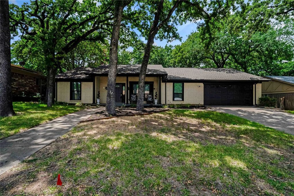 405 Billy Creek Circle, Hurst