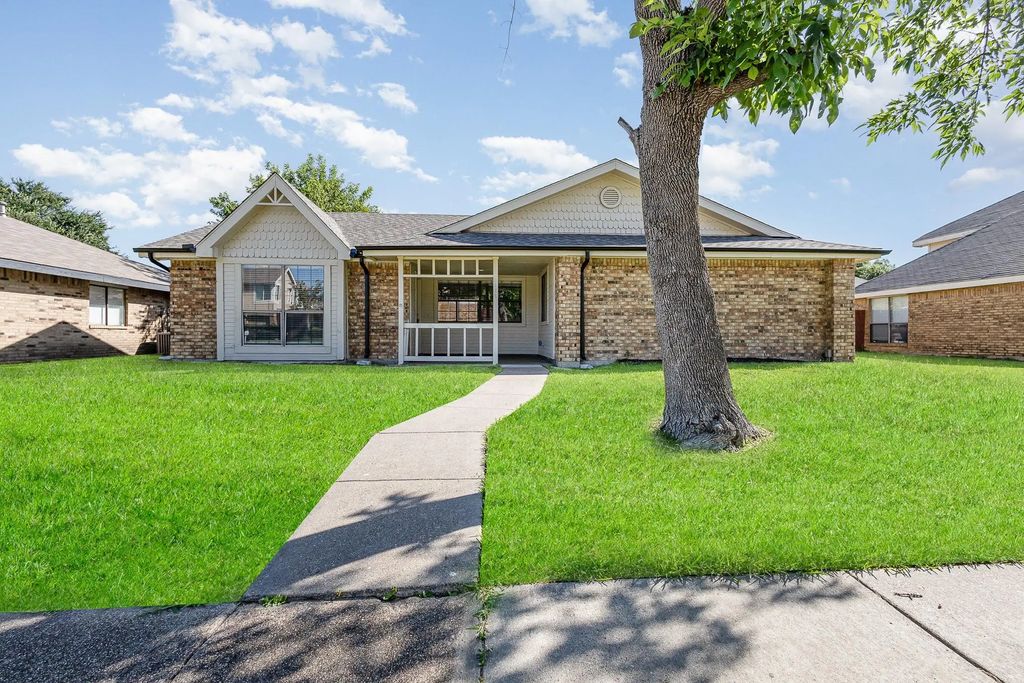 2111 Stein Way, Carrollton