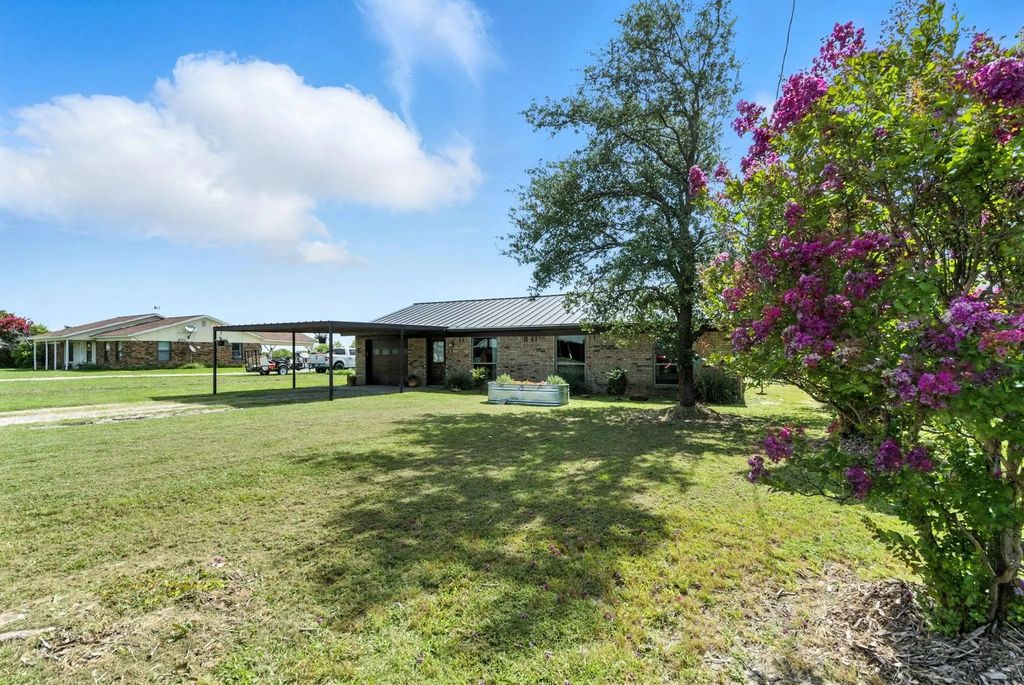 312 Green Acres Road, Weatherford