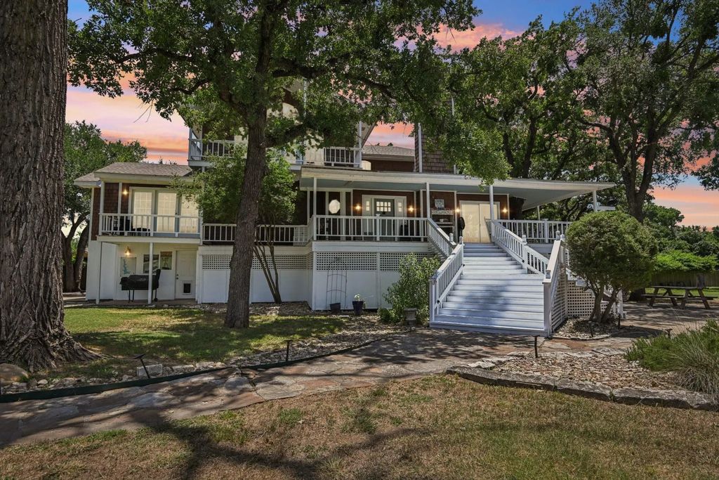 11701 Oakwood Lane, Fort Worth