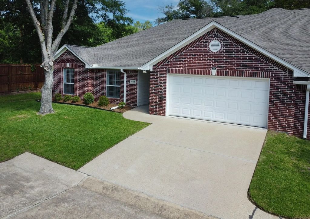 1521 Rice Road E105, Tyler