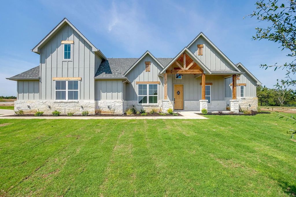 8501 Wild Colt Drive, Godley