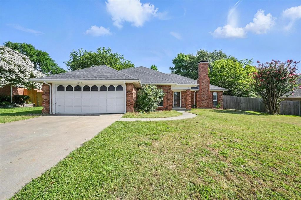 502 Highland Oaks Drive, Greenville