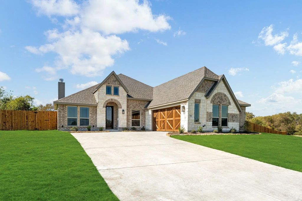 763 Crystal Lake Lane, Red Oak