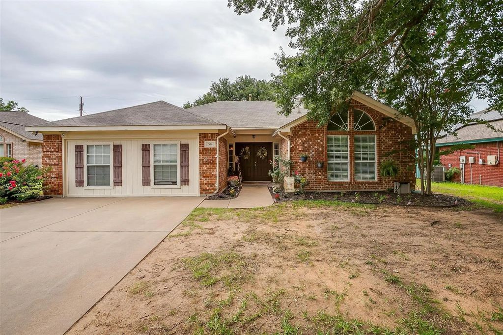 304 Comanche Walk, Joshua